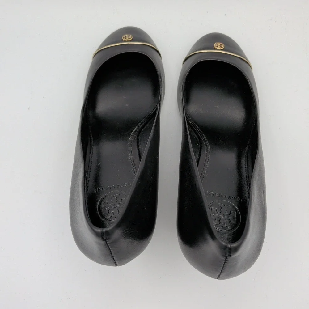 Tory Burch‎ Black Leather Wedge Pumps Gold Logo Medallion Round Toe 8M 11148519